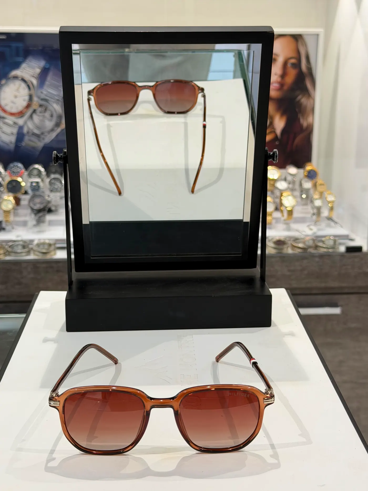 Tommy Hilfiger TH-02